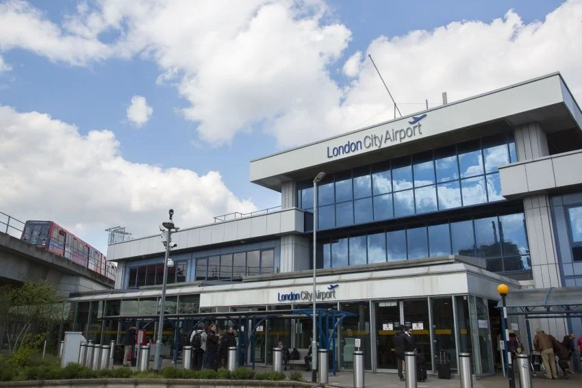 london city airport taxis chinnor